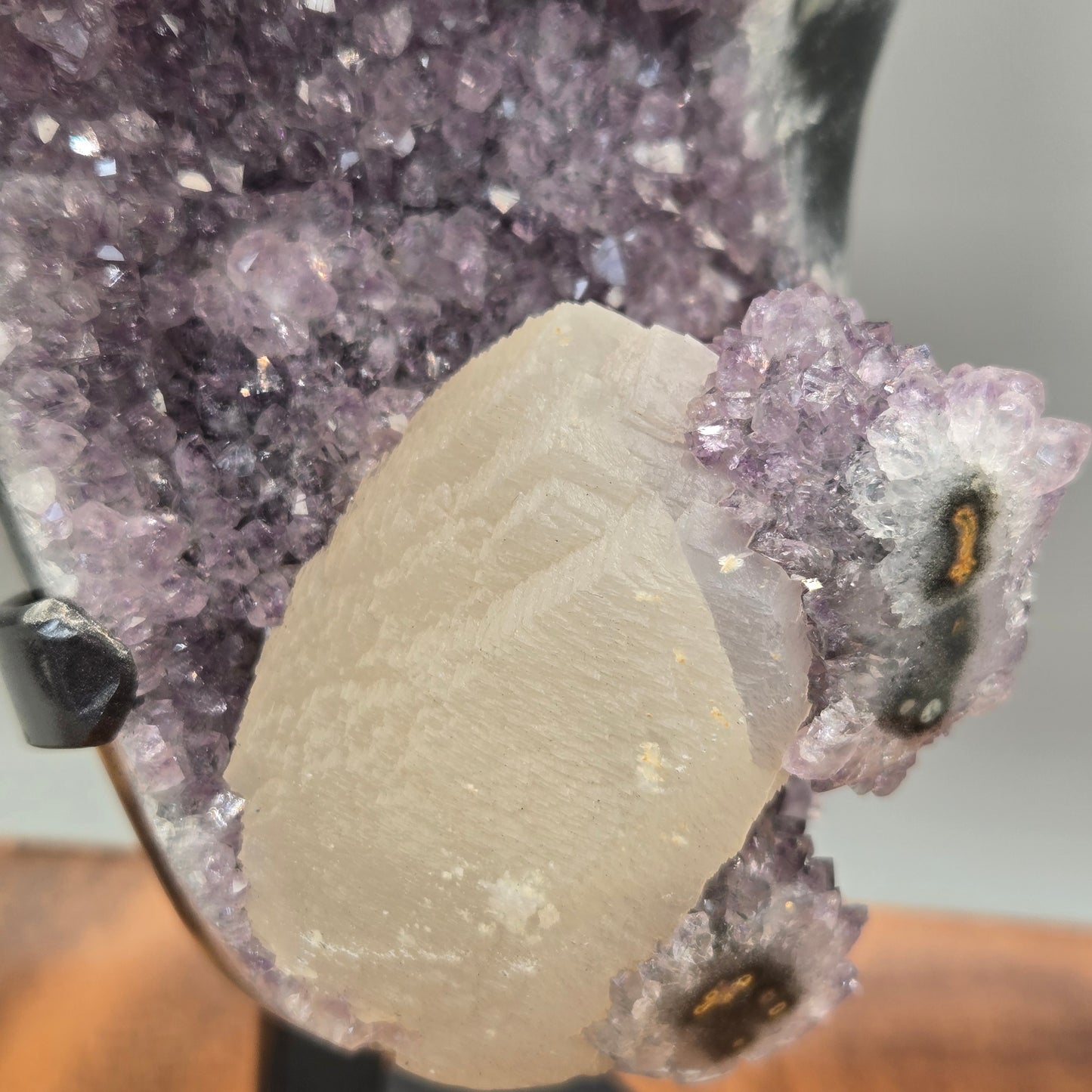Amethyst on Stand 006