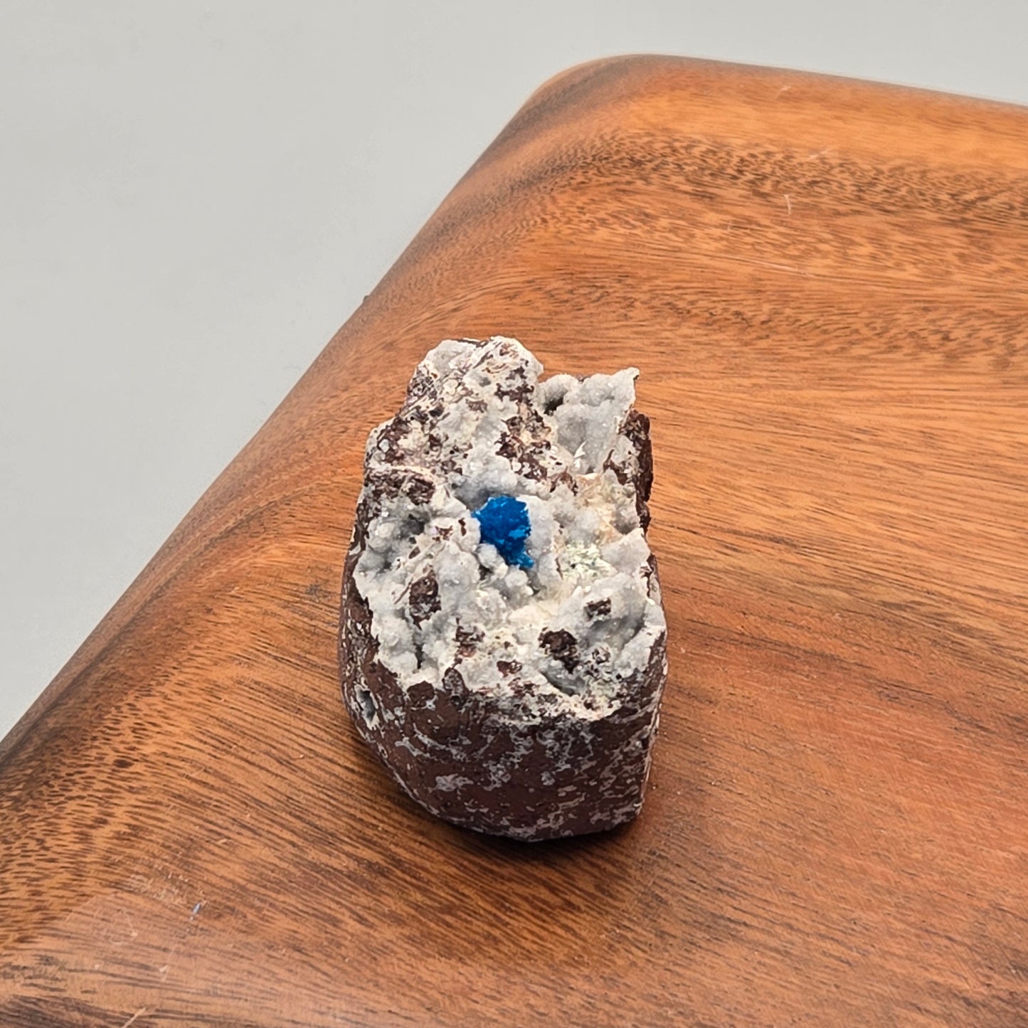 Cavansite on Mordenite 084
