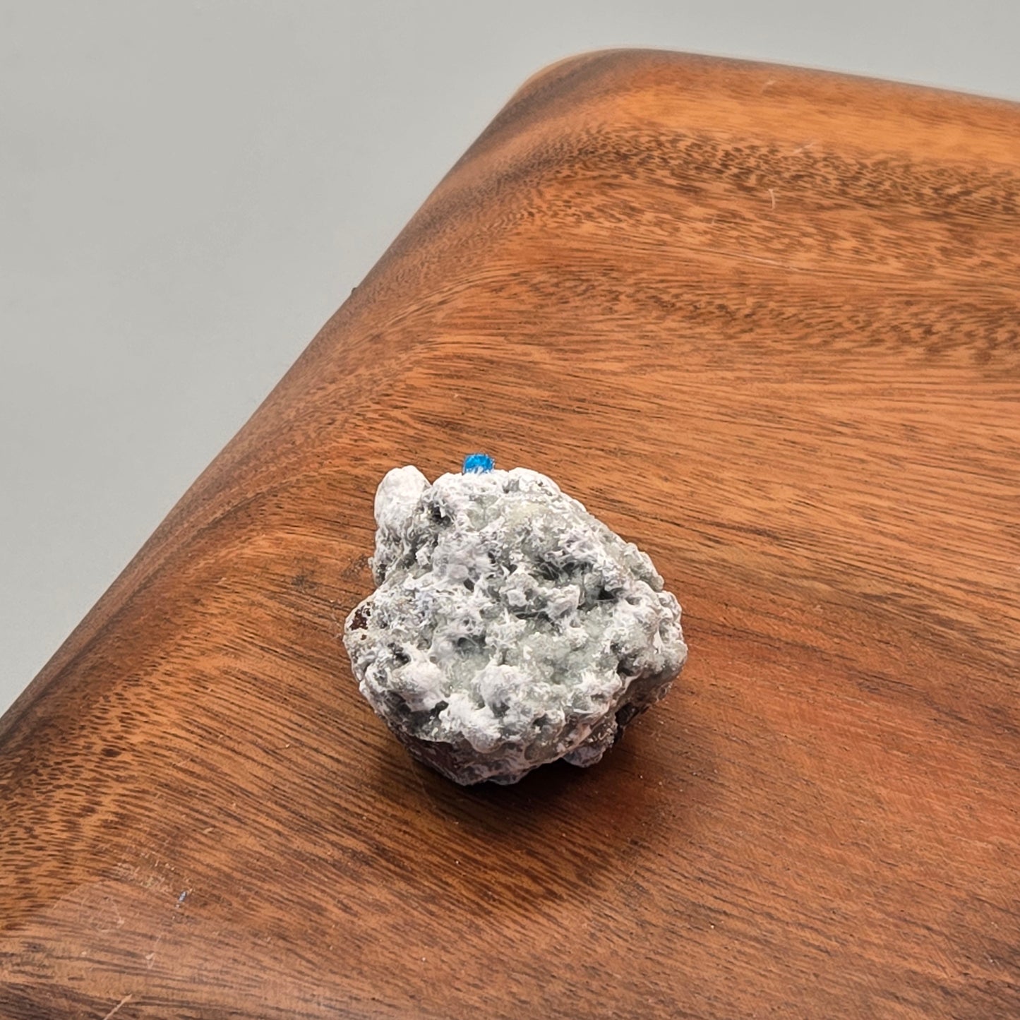 Cavansite on Mordenite 087