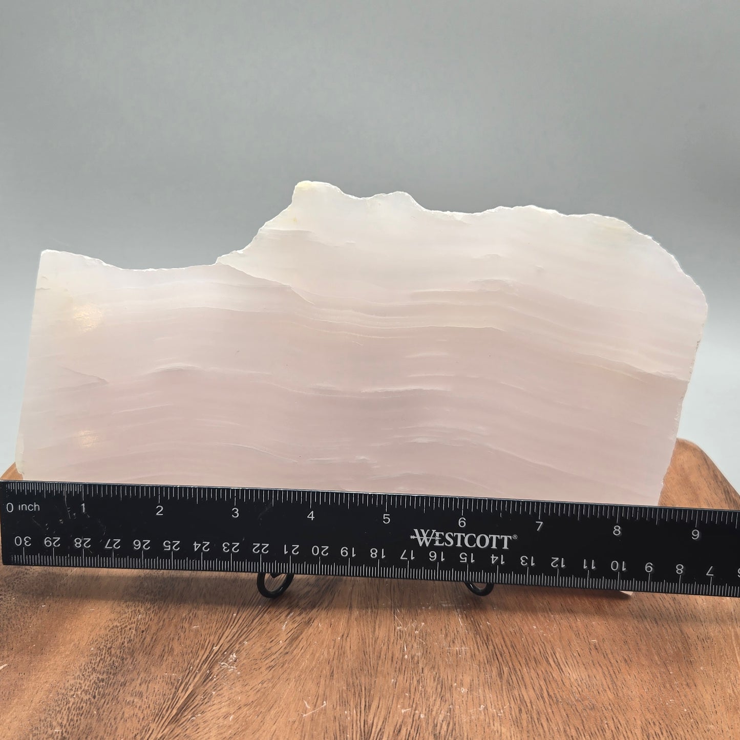Mangano Calcite Slab on Stand 168