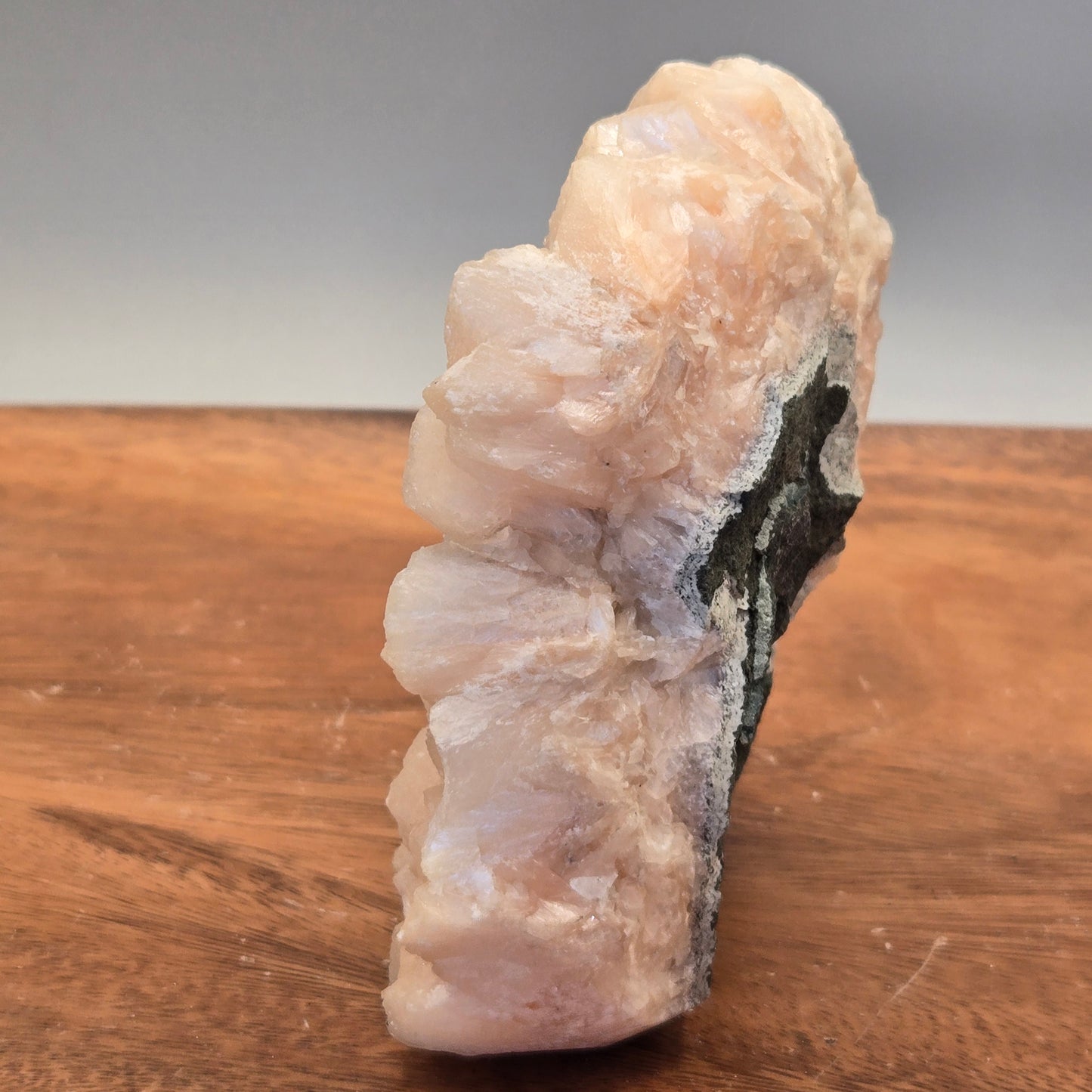 Peach Stilbite Cutbase 199