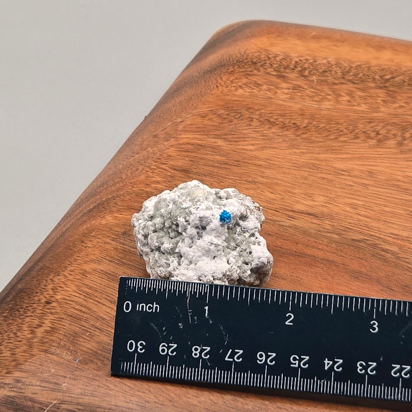 Cavansite on Mordenite 087